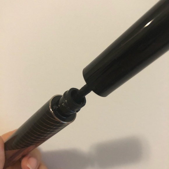 Laura Mercier Caviar Volume Mascara - Picture 2 of 3